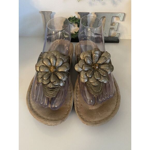 Clarks Artisan Larina Floral Thong Wedge Sandals Gold Women's Size 7M New No Box - Picture 16 of 16